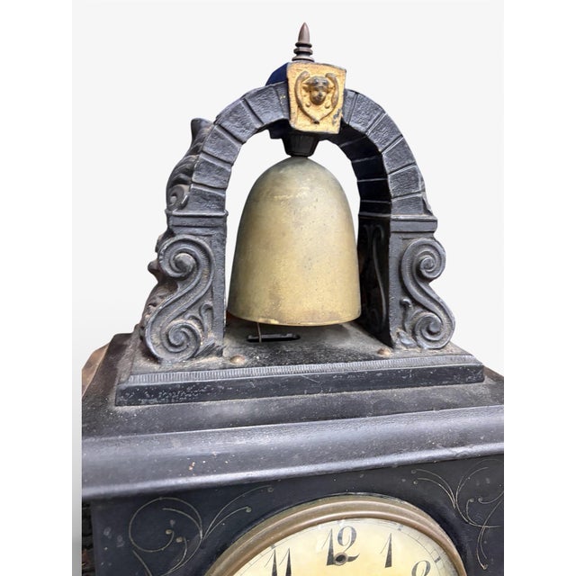 Early 20th Century 1903 Gilbert Bell Top Mantel Clock With Brass Bell, Original Key For Sale - Image 5 of 12