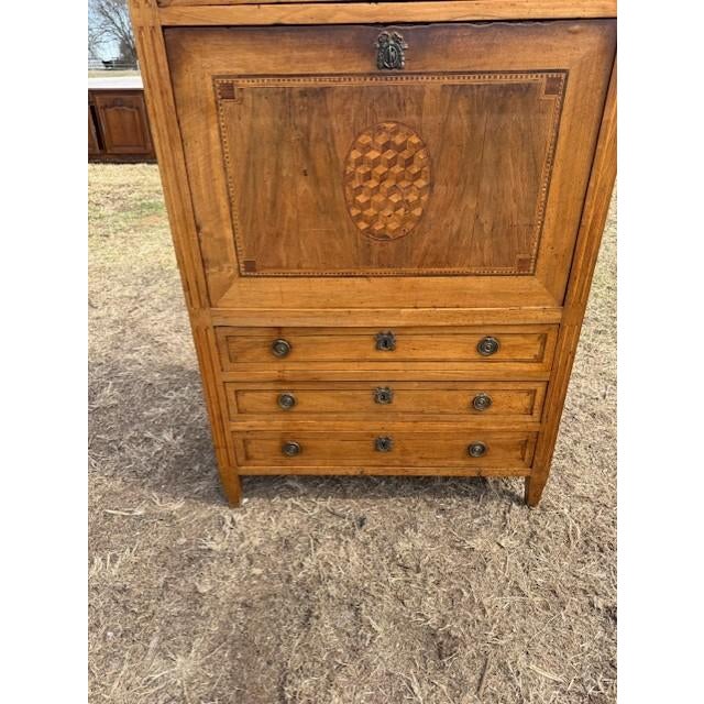Fine 18th century French louis Philippe Secretary desk, made of burl walnut, The wood has been finished with a lustrous...