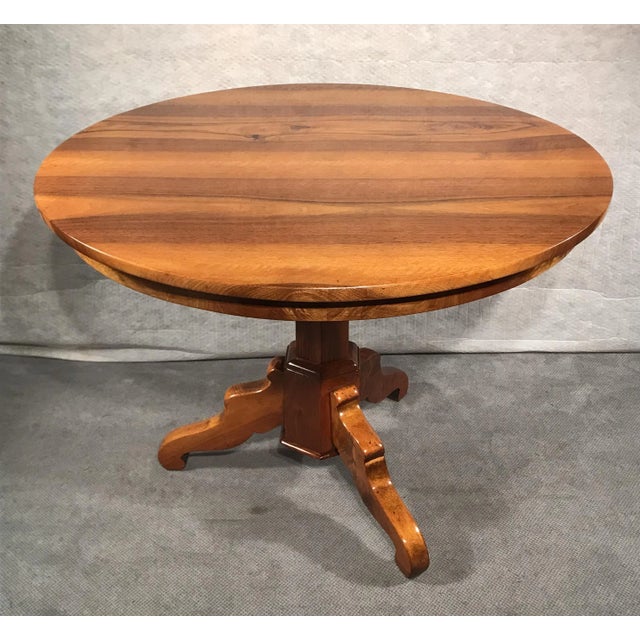 This original Biedermeier table dates back to around 1830. It comes from Southern Germany. The table stands on a hexagonal...
