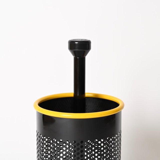 Metal Special Edition Black and Yellow Cribbio Umbrella Stand attributed to Barbieri, Italy, 1980s For Sale - Image 7 of 11