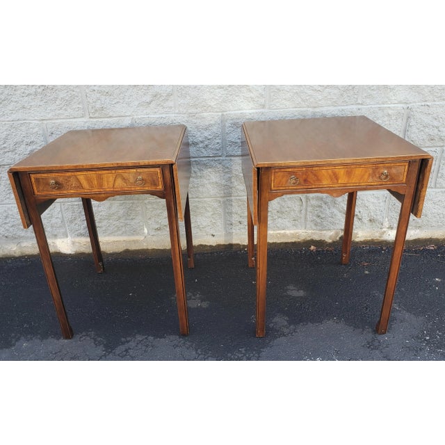 Traditional Pair of 1930s George III Cross-Banded Mahogany Inlay Pembroke Tables For Sale - Image 3 of 12
