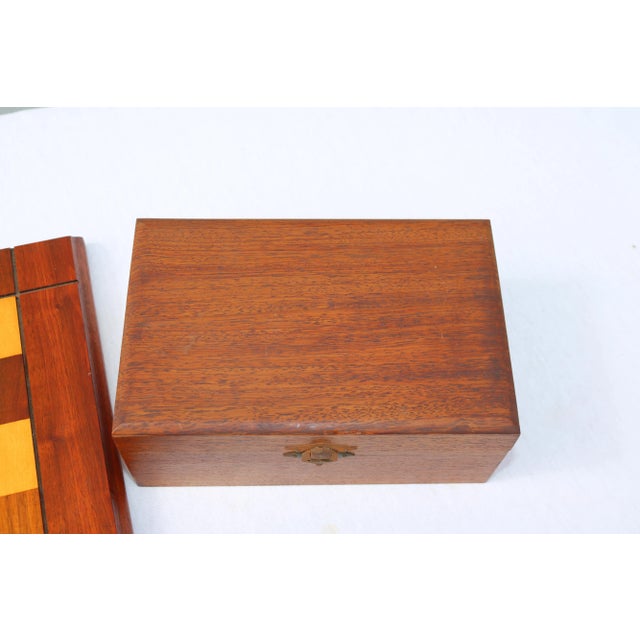 Mid Century Drueke No 61 Wood Chessboard With Mieux J' Attends Wood Chess Pieces & Storage Box For Sale - Image 11 of 17