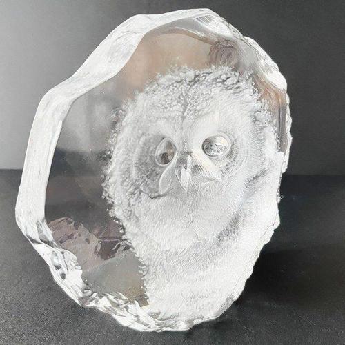 Beautiful vintage lead crystal paperweight by Mats Jonasson, depicting an owl and signed on the underside. This crystal...