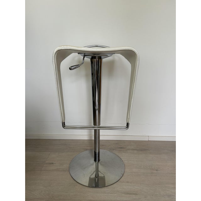 Vintage Italian Leather Bar Stool, 1980s, in Very Good conditions. Designed 1980 to 1989