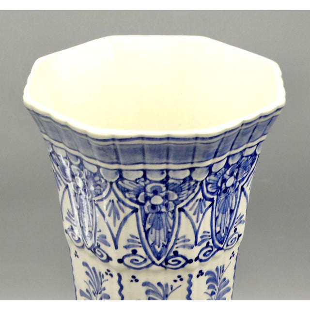 Mid-Century Modern Hand Painted Delftware Chinoiserie Trumpet Vase, 11.5 Inches For Sale - Image 3 of 9