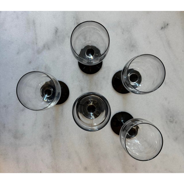 Black Mid 20th Century Set of 5 Luminarc Black Stem Wine Glasses For Sale - Image 8 of 9
