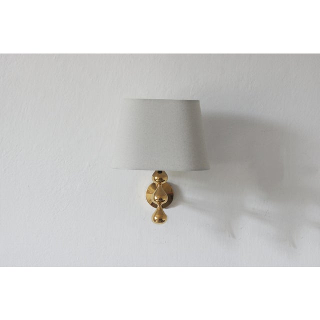 The “Teardrop” wall lamp, designed by Hugo Asmussen, is an elegant example of 1970s Danish lighting, combining...