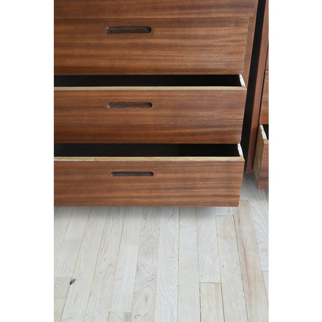 Dunbar Chests of Drawers in Mahogany, a Pair For Sale In New York - Image 6 of 7