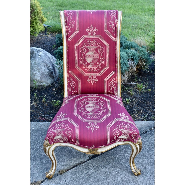 French Rococo Boudoir Side Chair Red Gold Giltwood Cabriole Leg Medallion Urn For Sale - Image 4 of 16