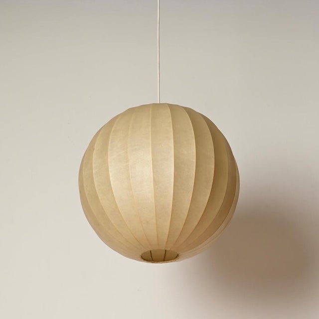 1960s Mid-Century Round Beige Cocoon Pendant Light by Achille Castiglioni for Hille, Italy, 1960s For Sale - Image 5 of 11