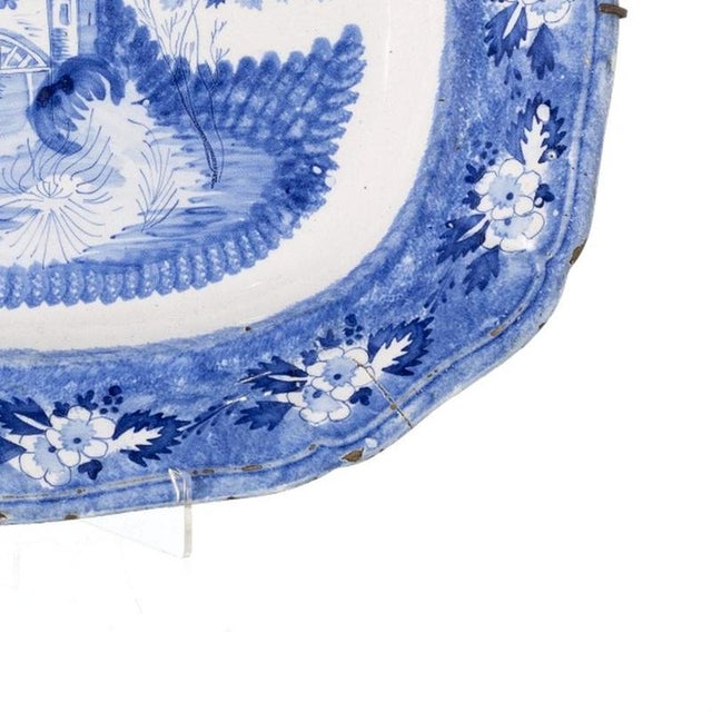 Earthenware Serving Dish from Miragaia, 19th Century For Sale - Image 5 of 6