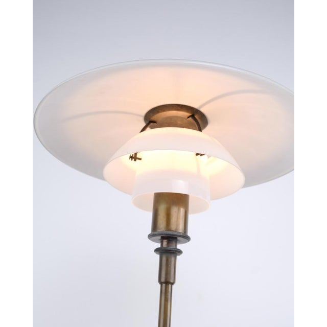 White Table Lamp in Burnished Brass by Poul Henningsen for Louis Poulsen, 1930s For Sale - Image 8 of 10