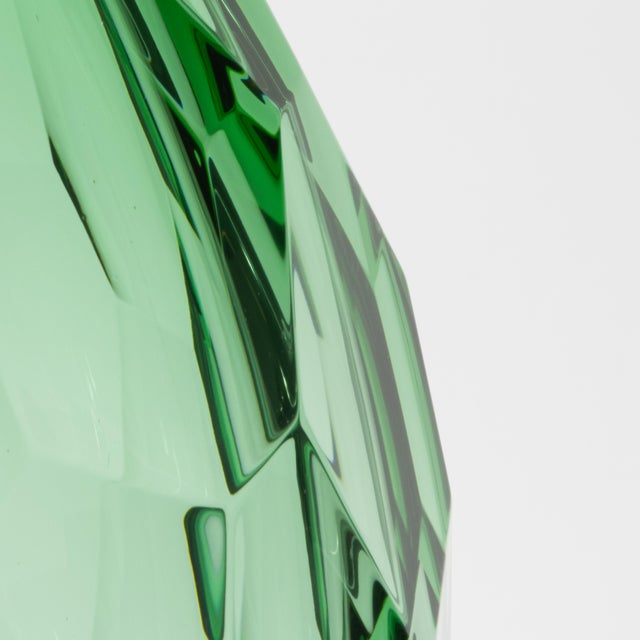 Hand-Blown Murano Barrel Vase in Emerald Green Extra Tall For Sale In Los Angeles - Image 6 of 7