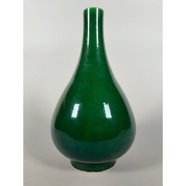 18th Century Kangxi monochrome green porcelain vase (1662-1722), China, 18th century For Sale - Image 5 of 7