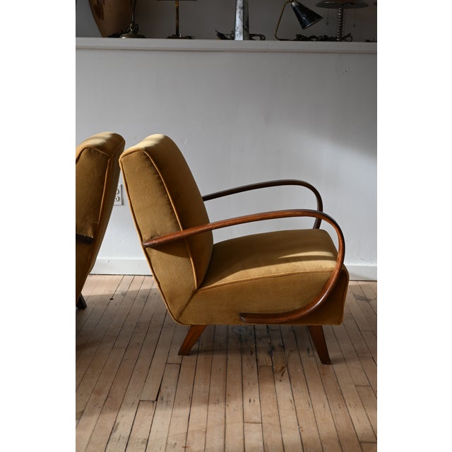 Jindrich Halabala Chairs in Yellow Mohair For Sale In New York - Image 6 of 11