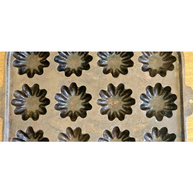 Antique 12-Cup Cast Iron “Turk’s Head” Gem Pan / Fluted Muffin Tin, Circa 1900 For Sale - Image 9 of 11