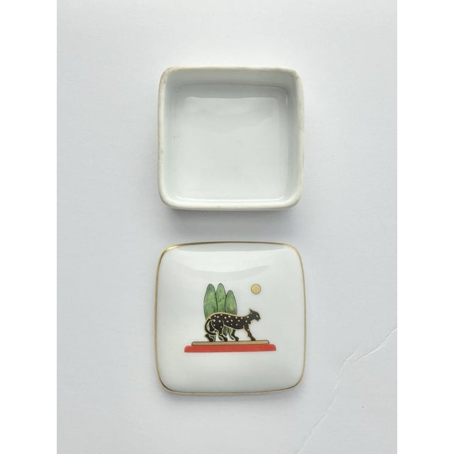 1980s 1980s Cartier “La Maison De Louis Cartier” Porcelain Square Trinket Box & Lid For Sale - Image 5 of 7