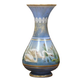 19th Century French Porcelaine De Paris Hand Painted Swan Motif Vase For Sale