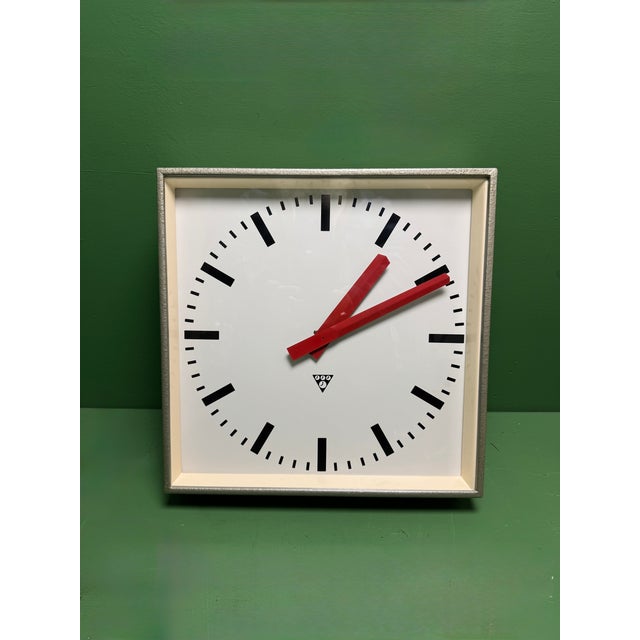 Large Czech Industrial Square Factory Clock from Pragotron, 1970s For Sale - Image 6 of 9