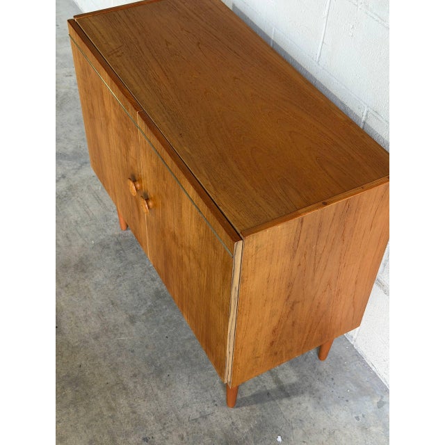 Wood Vintage Danish Modern Teak Storage Cabinet Credenza on Tapered Legs For Sale - Image 7 of 8