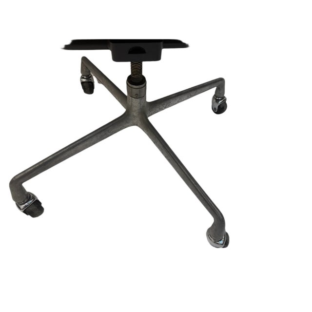 Original Herman Miller Aluminum Eames Soft Pad Group Management Executive Desk Chair Circa 1983 For Sale - Image 9 of 11