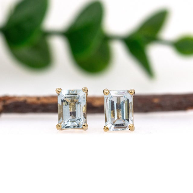 Modern 7x5mm - Solitaire Aquamarine Studs in 14k Solid Gold-Set of 2 For Sale - Image 3 of 7