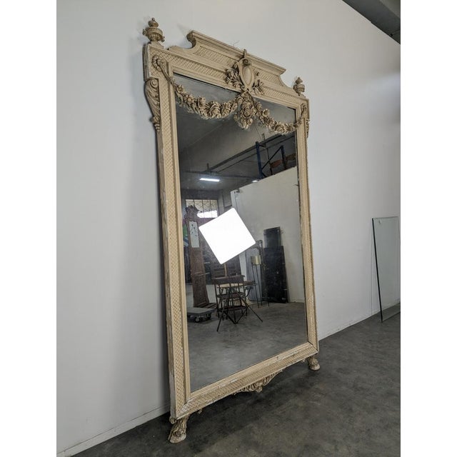 Louis XVI Style Painted Castle Entrance Mirror, in Very Good conditions.