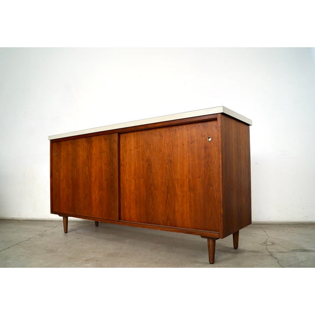 Florence Knoll 1950’s Mid-Century Modern Knoll Style Walnut Credenza For Sale - Image 4 of 12