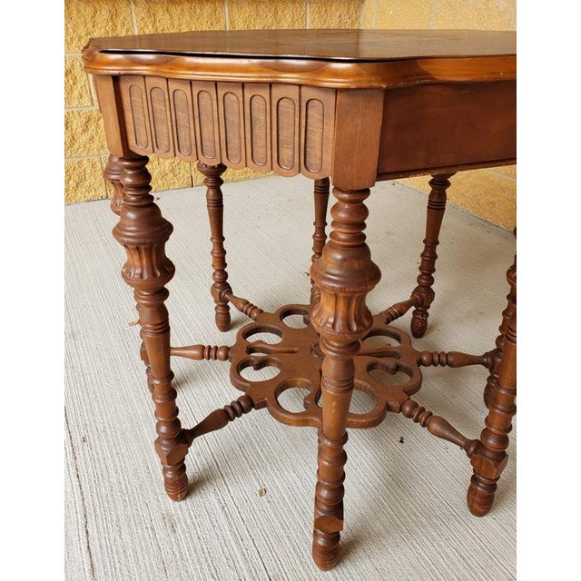 1900 - 1909 Antique English Edwardian Octagonal Walnut Side Table With Burl Inlay For Sale - Image 5 of 6