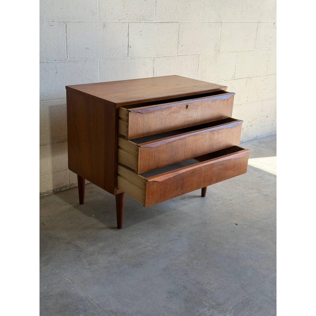 Vintage Danish Modern Teak 3 Drawer Chest Dresser Mid Century Scandinavian Cabinet For Sale - Image 4 of 10