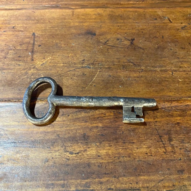 French Louis XV Walnut Buffet Sideboard Cabinet From Provence For Sale In Portland, ME - Image 6 of 12