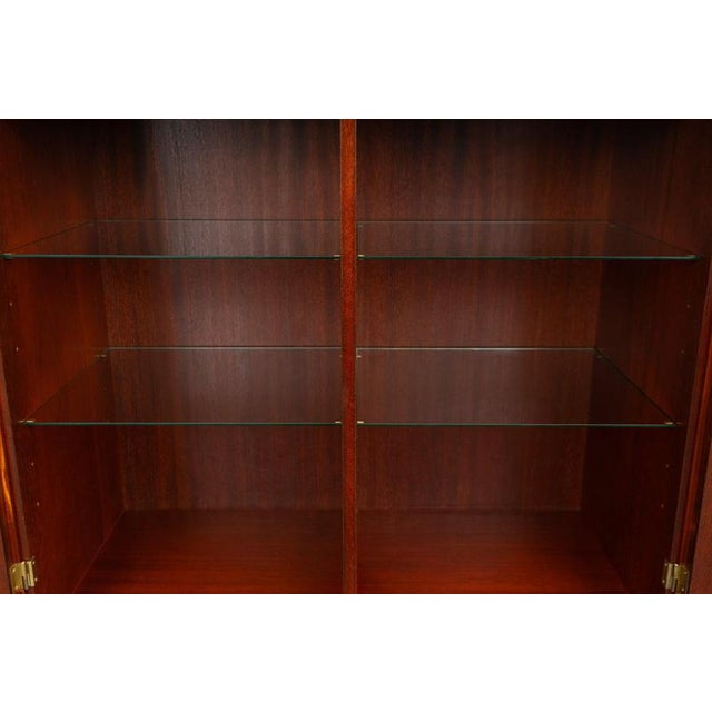 Antique Style Mahogany Display Cabinet, Late 20th Century For Sale - Image 17 of 18
