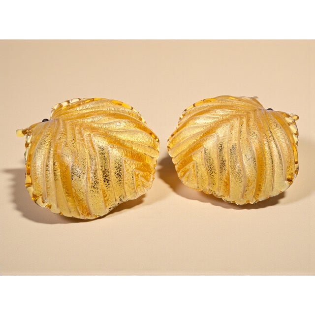 Mid-Century Modern Murano Glass Shell-Shaped Dew Glass Wall Lamps from Manifattura Di Murano, 1960s, Set of 2 For Sale - Image 3 of 16