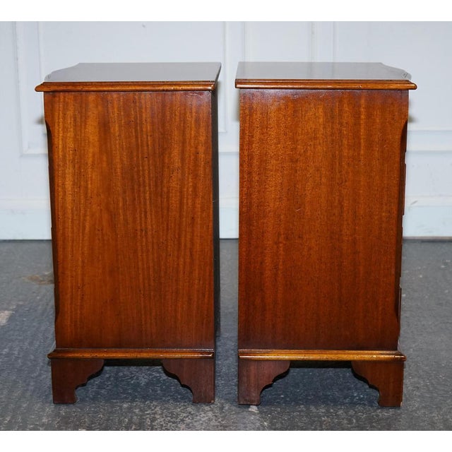 Georgian Style Serpentine Nightstands with Drawers, Set of 2 For Sale - Image 13 of 18