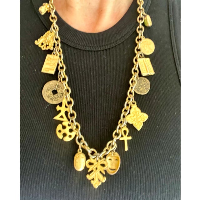 Vintage World Traveler Charm Necklace For Sale In New York - Image 6 of 11