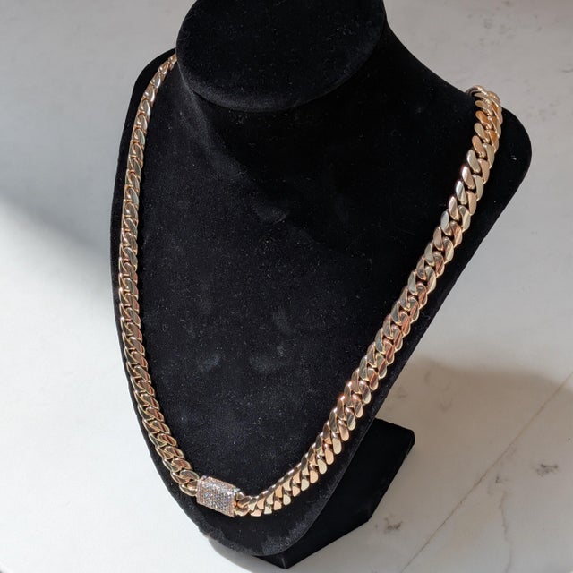 Contemporary 24in. 14k Link Gold Chain Necklace With 0.5ctw of Round White Diamonds For Sale - Image 3 of 4