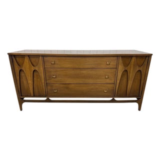 Mid-Century Modern Broyhill Brasilia Walnut Sideboard For Sale