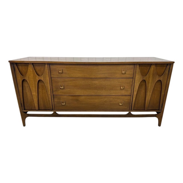 Mid-Century Modern Broyhill Brasilia Walnut Sideboard For Sale