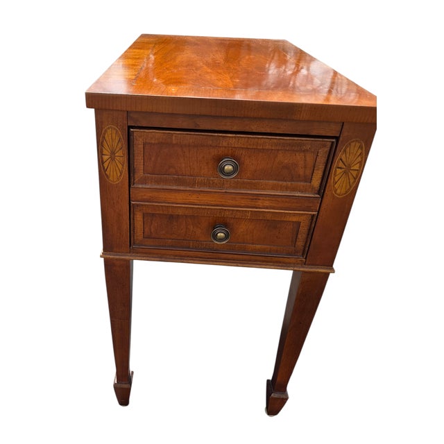 Chippendale 1980s Hekman Copley Place Mahogany Yew Inlaid Chairside Side End Table For Sale - Image 3 of 11