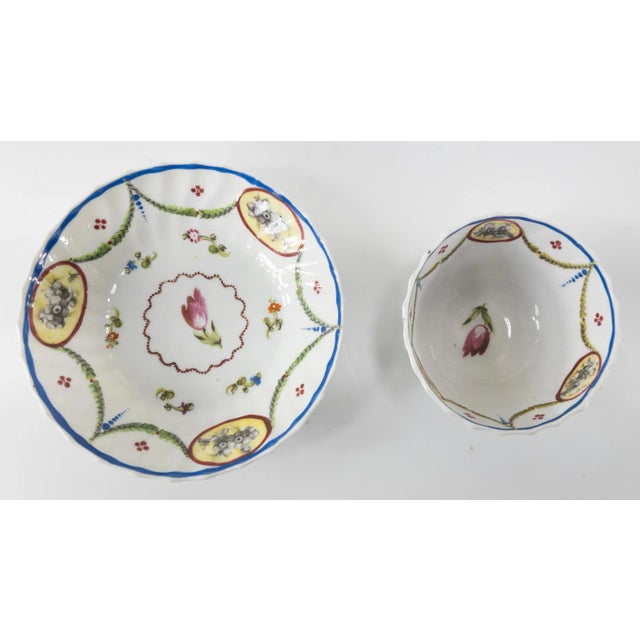 English 18th Century English Georgian Worcester Cup and Saucer For Sale - Image 3 of 12