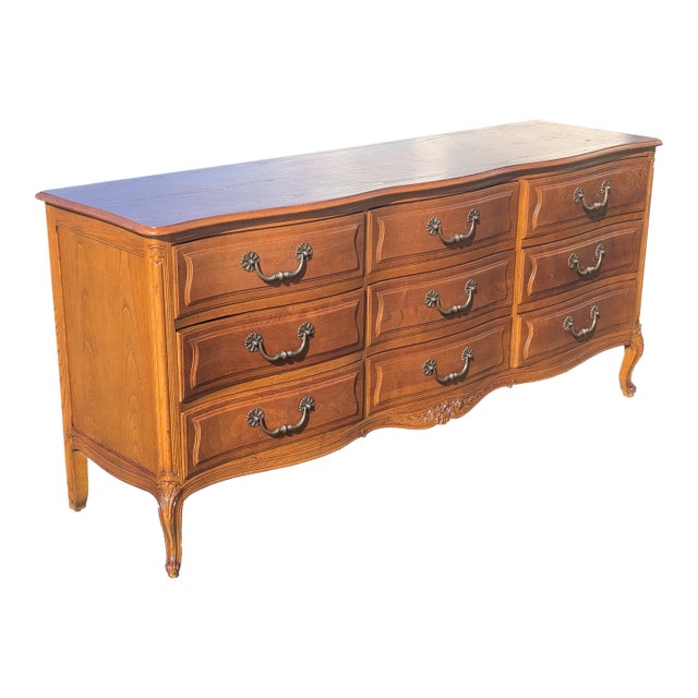 1960s Henredon French Provincial 9-Drawer Dresser For Sale
