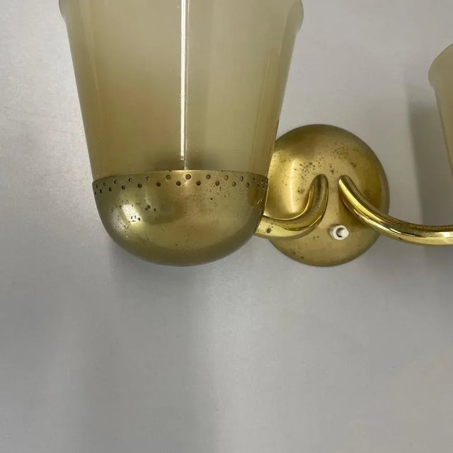 Gio Ponti Minimalist Brass and Glass Theatre Wall Light in the style of Stilnovo, Italy, 1920s For Sale - Image 4 of 18