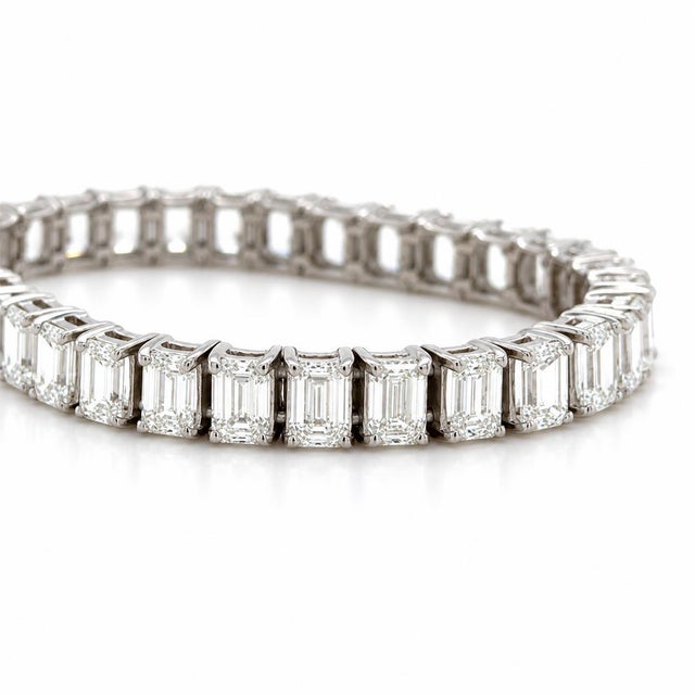 Gia Certified 19.67 Carats Emerald Cut Diamond Tennis Bracelet For Sale - Image 4 of 8