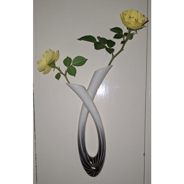 1950s Mid-Century German Wall Vase in Black and White Porcelain from Lindner, 1950s For Sale - Image 5 of 5