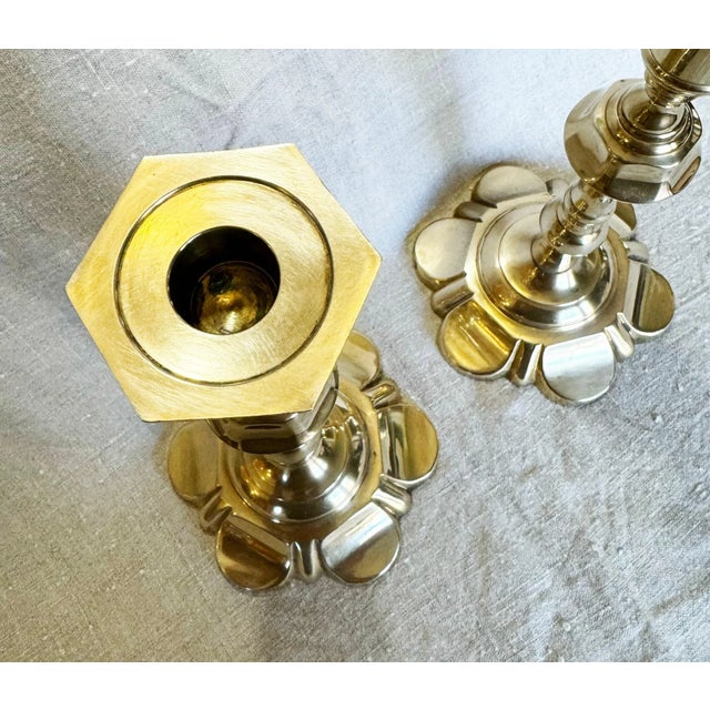 Antique 18th-Century George II English Brass Petal Base Candlesticks - Set of 2 For Sale - Image 4 of 6