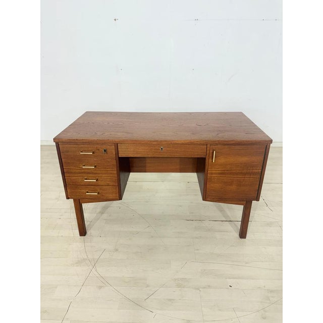 Beautiful desk made of high-quality teak, as seen in the attached pictures. The desk impresses with its timeless Danish...