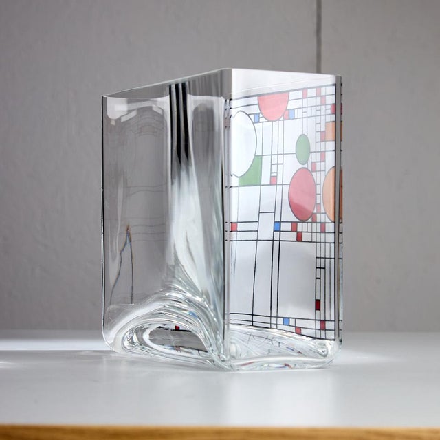 Vase in the style of Frank Lloyd Wright For Sale - Image 8 of 18