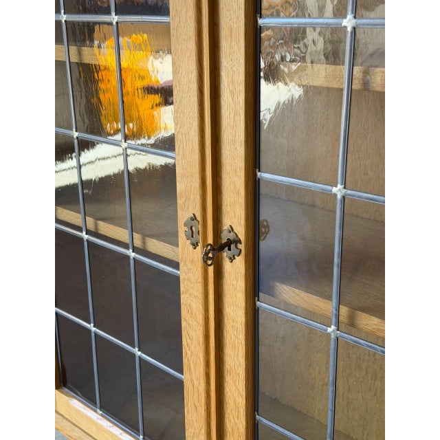 1970s Oak Leaded Glass 2-Door Bookcase Vintage Mid-Century Modern 1970s For Sale - Image 5 of 11
