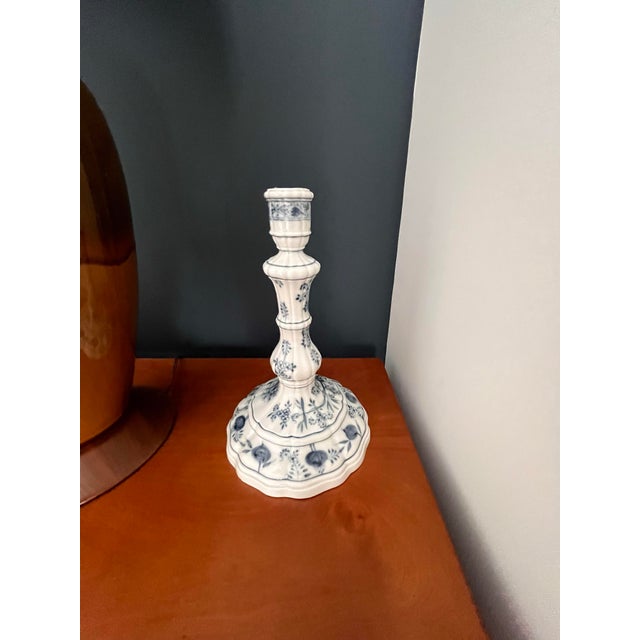 Traditional 18th Century Meissen Blue Onion Candlestick Holder C. 1763-1774 For Sale - Image 3 of 12