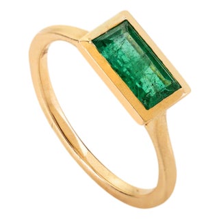 Early 21st Century 8x4 Mm Deep Green Emerald Ring in 14k Gold Size 6 For Sale